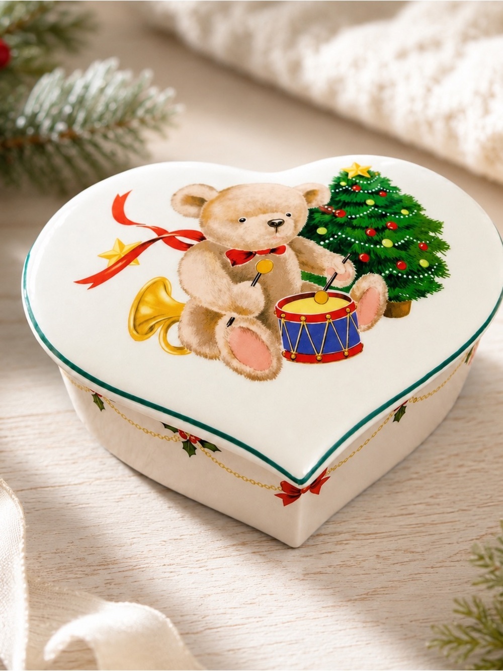 Christopher Stuart Little Drummer Bear Heart-Shaped Bone China Trinket Box